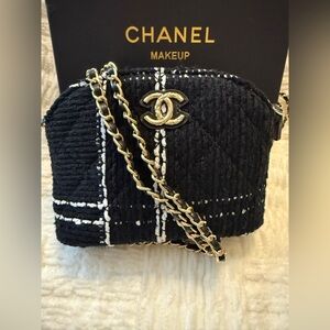 CHANEL gift set makeup bag